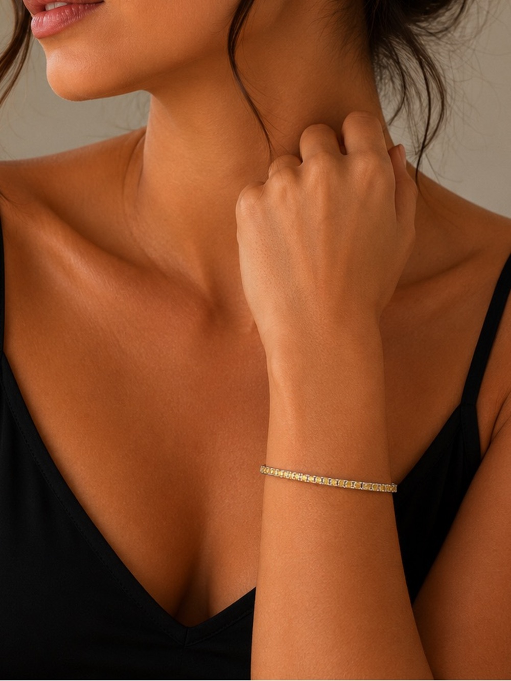 Elegant Silver Bracelet with Topaz stones